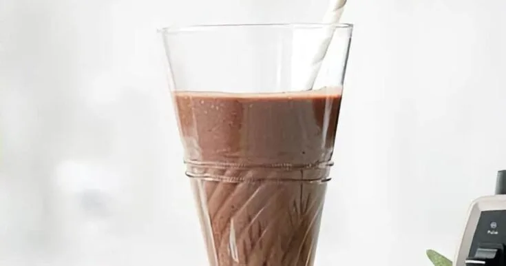 Vitamix Antioxidant Rich Smoothie 10 Vitamix Antioxidant Rich smoothie in a glass, on my kitchen counter, surrounded by fresh fruit.