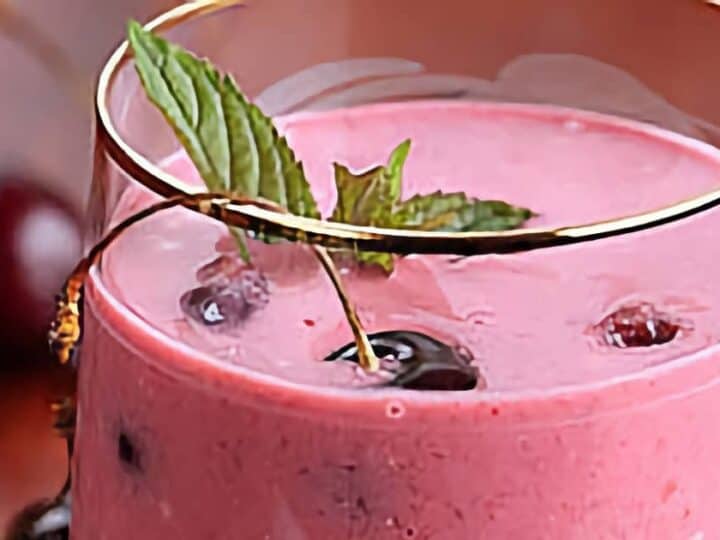 https://makedrinks.org/wp-content/uploads/2023/09/ninja-blender-sweet-cherry-smoothie-recipe-720x540.jpg